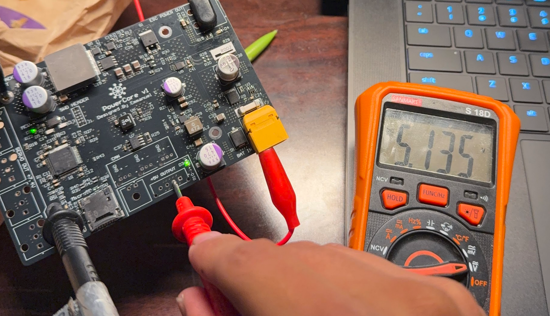 UV multimeter test for 5.1V connector output